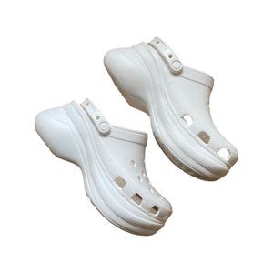NEW. Crocs-classic bae in white